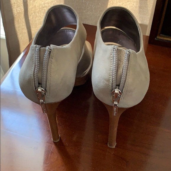 Calvin Klein silver metallic zip back high heels - Picture 3 of 8